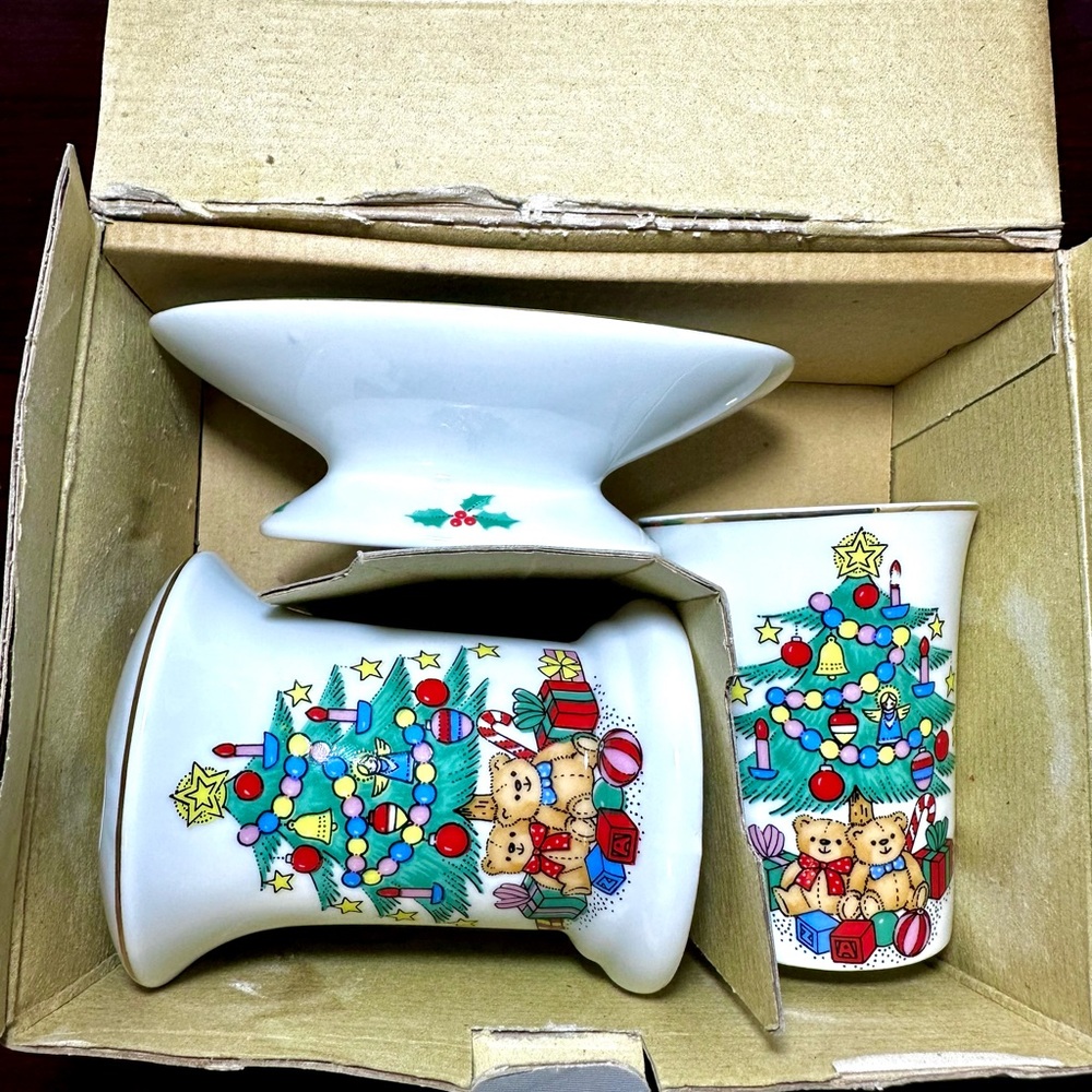 Vintage Japan Christmas Porcelain Three Piece Bathroom Accessory Set
